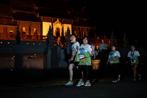 BIB: 392
                            <button type="button" onclick="openModal(22280886)" class="btn btn-primary btn-sm float-right btn-popup" data-toggle="modal" data-target=".modal-high-quality">
                        <i class="fas fa-shopping-cart"></i> Add to Cart
                    </button>
                                            <button type="button" onclick="isThisMe(22280886, true)" class="btn btn-success btn-sm float-right btn-popup btn-isme hidden" data-toggle="tooltip" data-placement="bottom" title="นี่คือรูปของคุณใช่ไหม คลิกที่นี่เพื่อเอาเข้าอัลบั้ม">
                        <i class="fas fa-plus"></i> Add to album
                    </button>
                    <button type="button" onclick="isThisMe(22280886, false)" class="btn btn-warning btn-sm float-right btn-popup btn-isnotme hidden">
                        <i class="fas fa-ban"></i> Remove from album
                    </button>